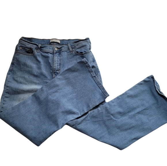 Levis High Rise 512 Slimming Boot - Picture 2 of 11